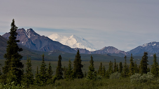 Erste Blicke auf die Alaska Range und dem Denali ...