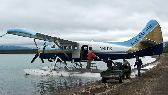 De Havilland Canada DHC-3 Otter (Registrierung N491K) am Strand der Brooks Lodge