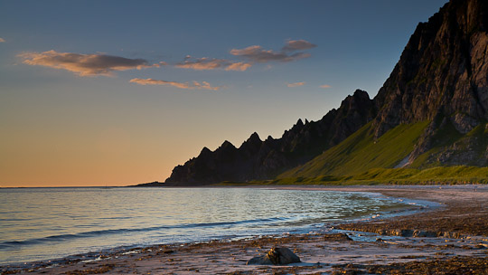 Der Strand von Bleik mit der Stimmung der Mitternachtssonne