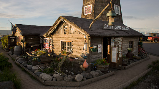 Homer Spit - Der alte Leuchtturm dient nun als Kneipe der besonderen Art ...