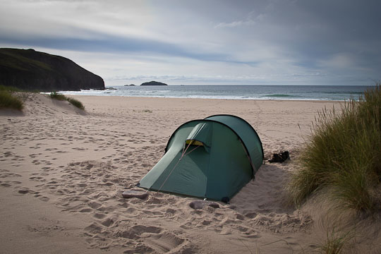 Übernachtungsplatz mit 5-Sterne Ausblick am Strand der Sandwood Bay